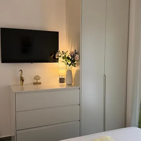 Golden Aura Appartement *